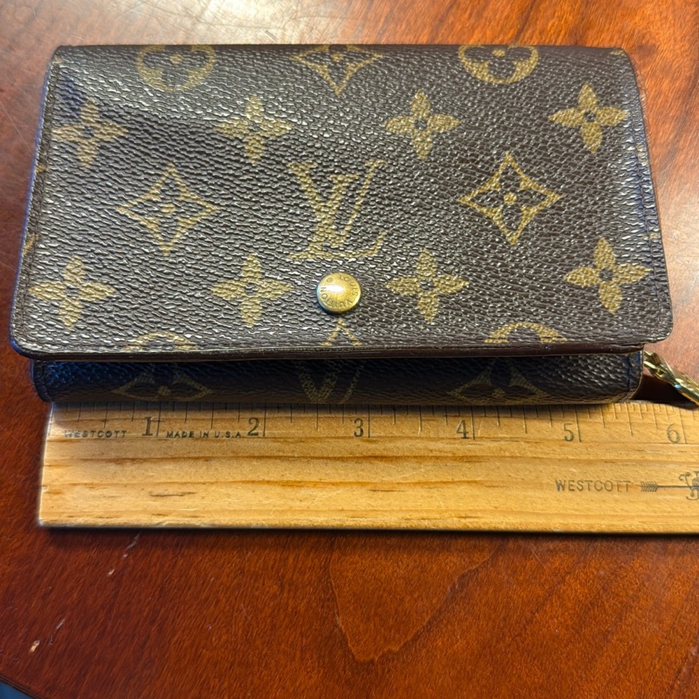 Preloved LV wallet in nice condition